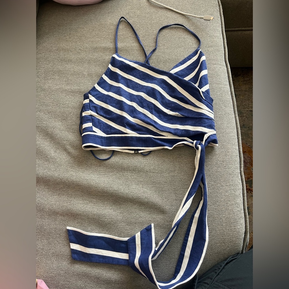 Alice and Olivia Crop top